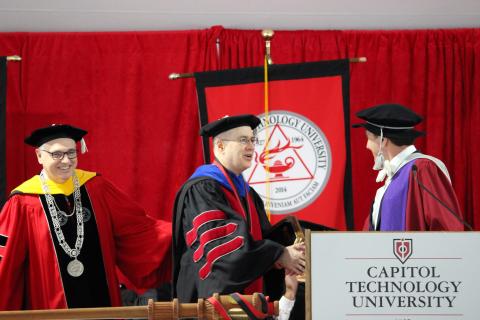 Dr Rick Hansen Receiving Faculty Award 2023