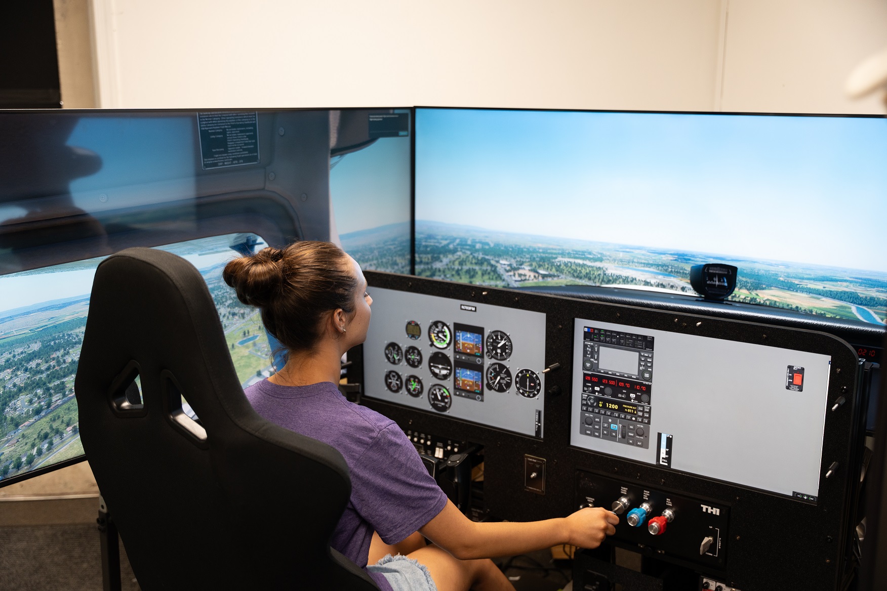 Aerocampers trains on flight simulator