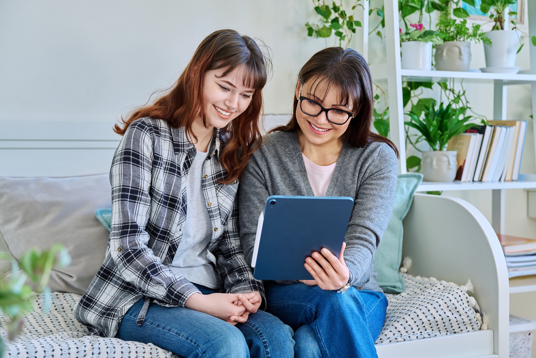 Digital Parenting. Valerii Honcharuk. AdobeStock