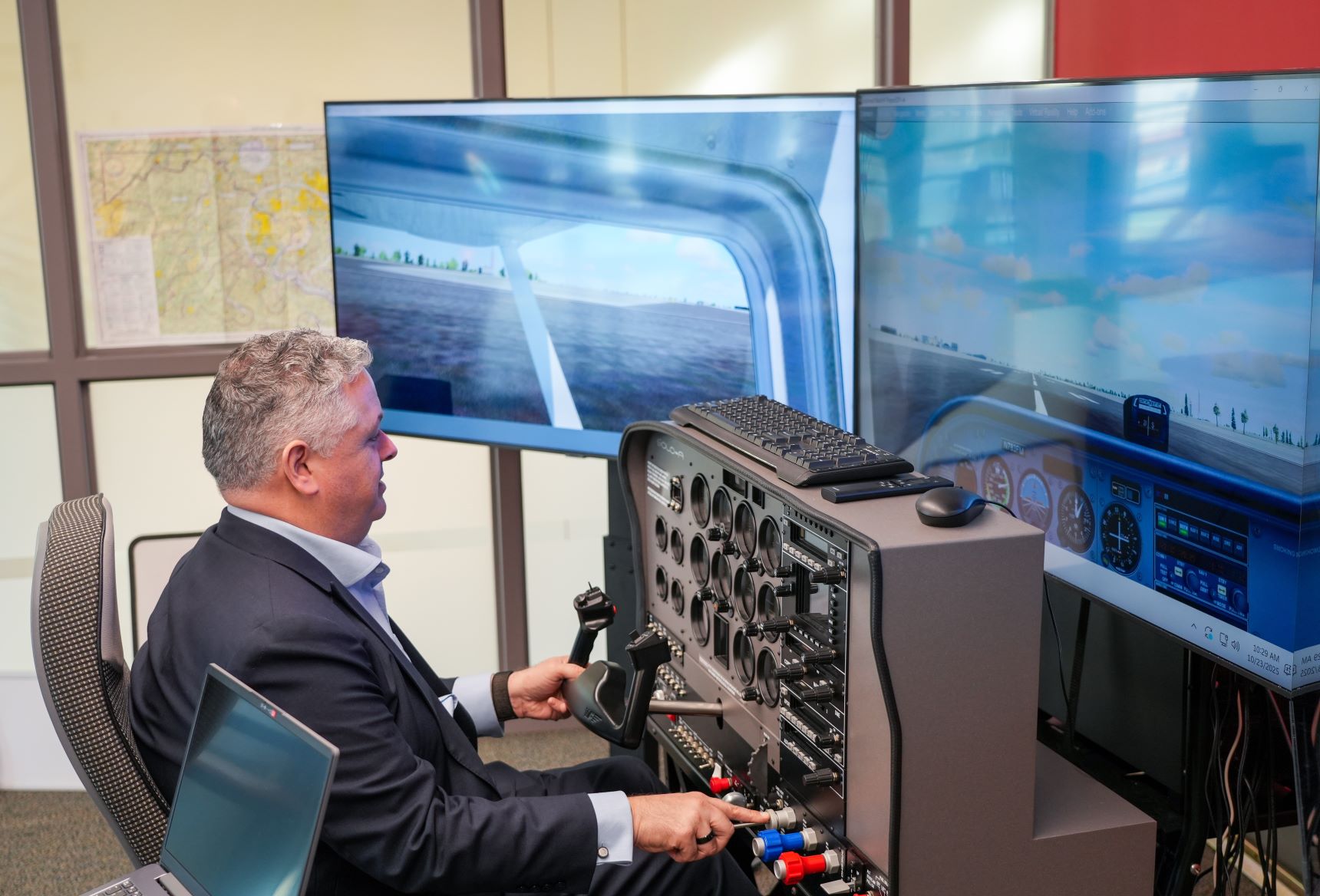RAeS Chief Executive David Edwards in CapTech Flight Sim RAeS Chief Executive David Edwards in CapTech Flight Sim